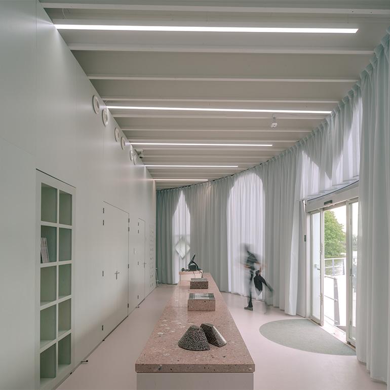 Studio Ossidiana è il vincitore del Premio under 35 per il progetto Art Pavillion M. (Almere, Paesi Bassi, 2022) e riceve il premio di 10.000 euro da utilizzare per progetti/formazione. Il progetto è stato selezionato dalla giuria poiché “coniuga in un unico gesto sintetico le principali caratteristiche del lavoro dello studio, avviato con grande chiarezza seppur da pochi anni, tra ricerca formale e indagine sensibile sui temi ambientali e di relazione interspecie dell’architettura e del paesaggio.” 