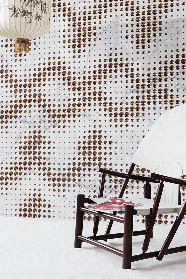 Con la collezione Dissonanze, Lithos Design fa emergere tutta la matericità del marmo e dimostra come l’uso di nuove tecnologie produttive può innovare una tradizione millenaria.