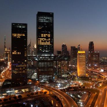 Già nuova icona nello skyline della città, l’avveniristico complesso One Za’abeel  ospita hotel, workplaces e residenze centrate su un’idea di lifestyle contemporaneo e su un’innovativa dimensione del lusso 