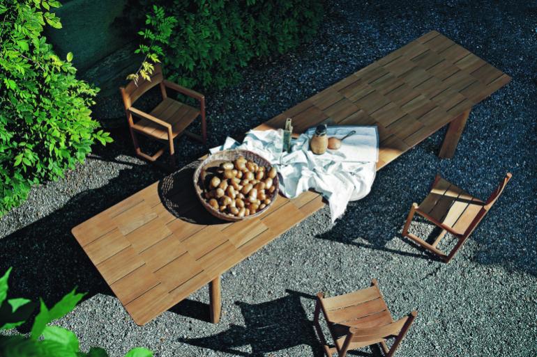 Brick, piano costruito con tasselli di teak, disegnato da Gordon Guillaumier per Roda